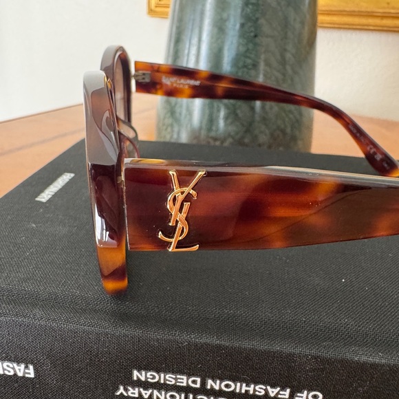 Yves Saint Laurent Tortoiseshell 56mm Gradiant Sunglasses - Picture 6 of 9